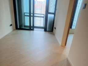 開揚靚裝兩房 高層有匙 近地鐵站