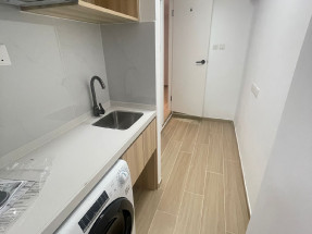 一房一廳間隔，有大閘裝修舒適，黃金地段，歡迎約睇