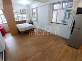 High floor, bright and airy, convenient location