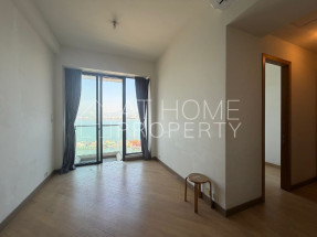 Stunning sea view, practical layout, storage room, convenient location