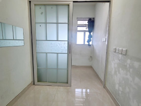 一房一廳間隔，裝修新淨，多台平地電梯，歡迎約睇