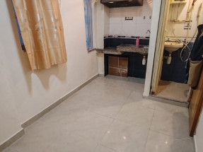 一房一廳間隔，有獨立衛浴，有窗，近深水埗地鐵站，歡迎約睇