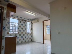 兩房一廳單位，梗廚，屋內多窗，旺市區內，歡迎約睇