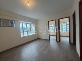 High floor, open view, nice deco