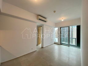 Open city view, practical layout, built-in cabinet, quiet location