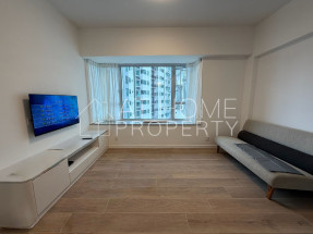 Newly renovated, built-in cabinet, quiet location