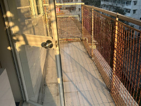 靚裝露台兩房 高層有匙 近地鐵站