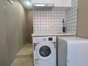 新裝修,有大窗,有部分傢私電器,乾濕分離,歡迎約睇