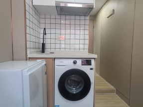 新裝修,有大窗,有部分傢私電器,乾濕分離,歡迎約睇