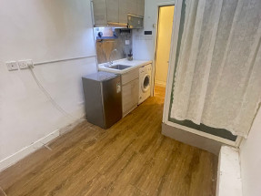 有部分傢私電器，有電梯，大閘，保安，獨立衛浴，歡迎約睇