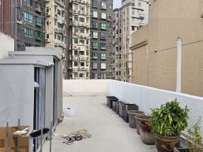 Nice deor with roof