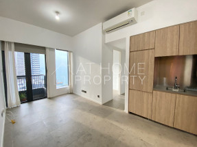 High floor, open view, bright and airy, convenient location