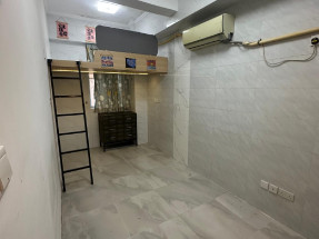 開放式間隔,有床和部分家具電器,間隔裝修實用,歡迎約睇