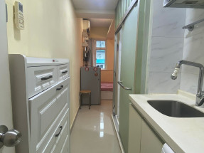 有基本傢私電器，拎包入住，獨立衛浴，有窗光線充足，歡迎約睇