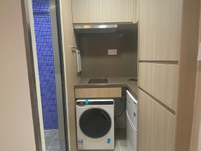 開放式單位，有基本傢私電器，旺市區內，生活工作便利，歡迎約睇