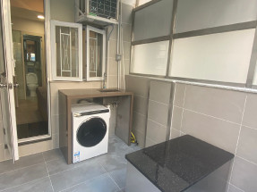 開放式單位，有基本傢私電器，旺市區內，生活工作便利，歡迎約睇