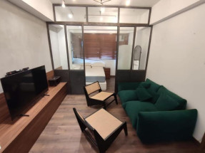 Nice deco, partial furnished, walk up building