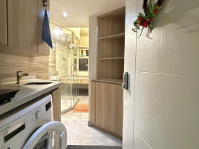 開放式間隔，有基本傢私電器，獨立衛浴，有窗，黃金地段，歡迎約睇