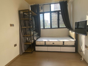 開放式，有基本家私電器，包wifi，拎包入住，有監控，旺市區內，歡迎約睇