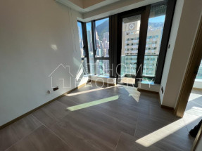 High floor, bright and airy, convenient location