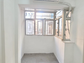 一房一廳，基本傢私電器齊全，拎包入住，獨立衛浴，旺市區內，歡迎約睇