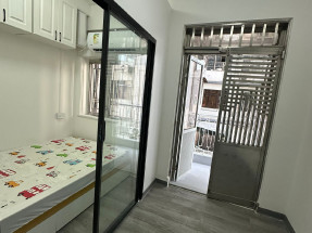 一房一廳，有露台，有部分傢私電器，拎包入住，間隔合理，歡迎約睇