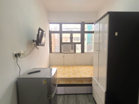 開放式，有基本傢私電器，有雪櫃，洗衣機，冷氣，衣櫃，歡迎約睇