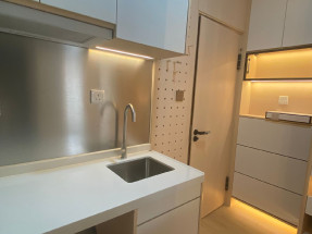 開放式間隔，有基本傢私電器，有電梯，有保安，歡迎約睇