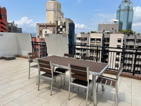 Internal staircase to roof, nice deco, convenient location