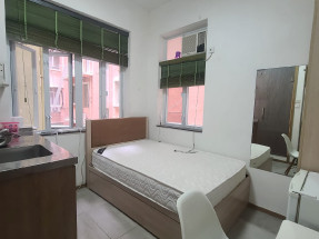 開放式，有部分電器，有窗大閘保安電梯，獨立衛浴，黃金地段，歡迎約睇