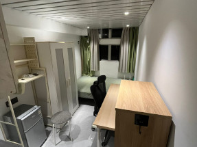 開放式,裝修雅緻,有部分傢私電器,有大閘,電梯,保安,乾濕分離衛浴,街窗,歡迎約睇