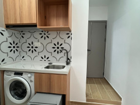 裝修舒適,一房一廳,有電梯,大閘,保安,街窗