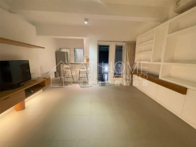 Nice deco, convenient location, walk-up building