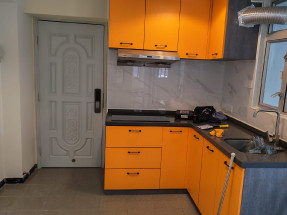 深水埗核心地段【金必多大廈】低層,實盤誠租!性價比炸裂!租價僅19,500元/月,即可擁有兩房兩廳+920呎超大平台