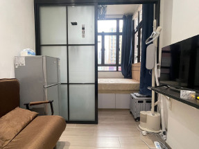 一房一廳，有基本傢私電器，拎包入住，獨立乾濕衛浴，市區內，生活便利，歡迎約睇