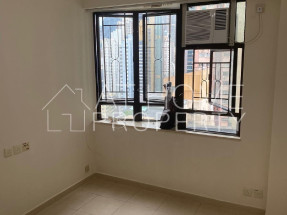 Enlarged bedroom, neat and tidy, convenient location