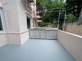 Terrace, nice deco, partial furnished