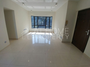 Nice deco, practical layout, with carpark, quiet location