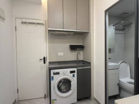 開放式，有部分傢私電器，黃金地段，歡迎約睇