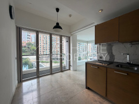 High floor, floor to ceiling window, convenient location