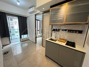 Low age building, convenient location