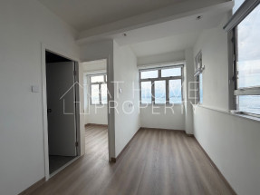 Newly renovated, stunning sea view, convenient location