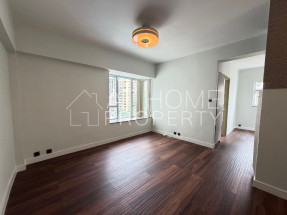 Nice deco, practical layout, quiet location