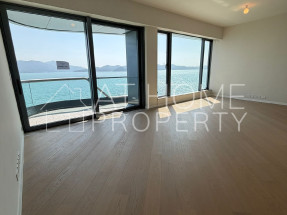 Brand new, full sea view, bright and airy, quiet location