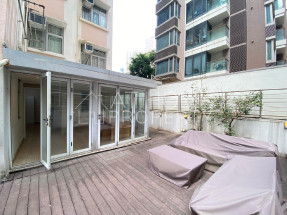 Huge terrace, nice deco, good for investment