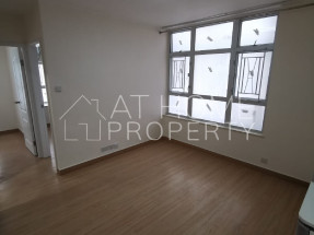 Nice deco, practical layout, open view