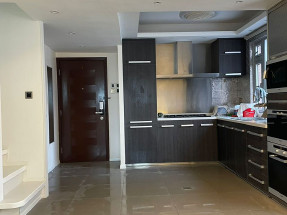 Rare duplex unit with an internal staircase