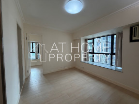 Enlarged bedroom, nice deco, convenient location