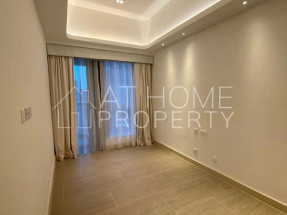 Newly refurbished, convenient location