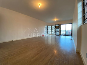 Nice deco, open view, quiet location